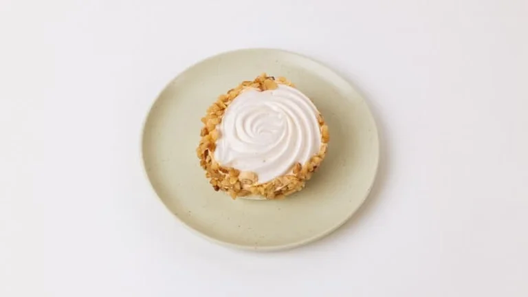 Walnut Meringue